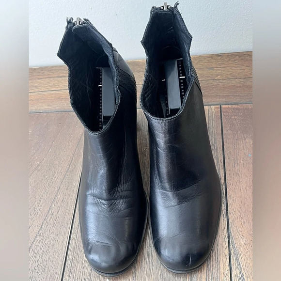 Lost and Found Shoes Black Leather Ankle Boots size 38 Womens US size 8 - Picture 2 of 11